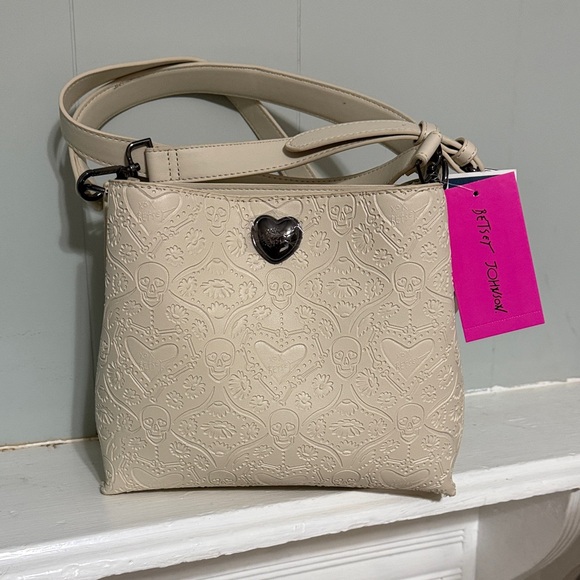Betsey Johnson Handbags - Betsey Johnson skull heart  Shoulder Bag NWT